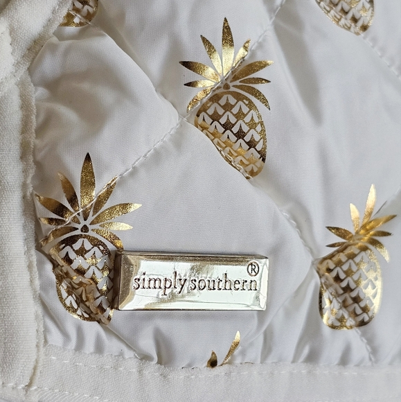 Simply Southern White & Gold Pineapple Quilted Sleeveless Puffer Vest Size Small - Picture 2 of 16